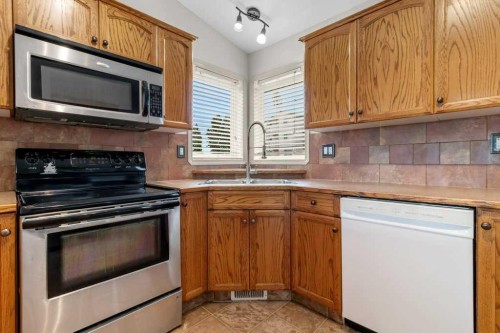 4 Horne Close, Sylvan Lake, AB - Indoor Photo Showing Kitchen With Double Sink