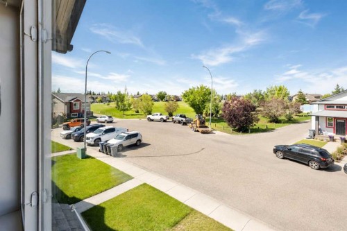 18 Hanson Green, Penhold, AB - Outdoor