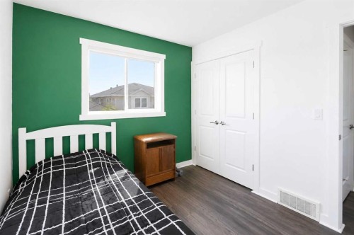 18 Hanson Green, Penhold, AB - Indoor Photo Showing Bedroom