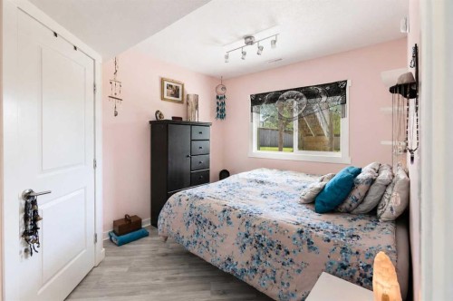 18 Hanson Green, Penhold, AB - Indoor Photo Showing Bedroom