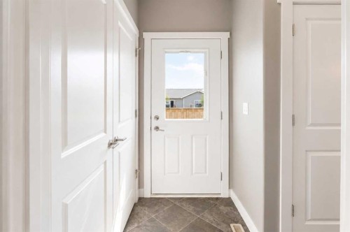 18 Hanson Green, Penhold, AB - Indoor Photo Showing Other Room