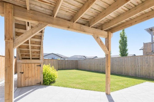 18 Hanson Green, Penhold, AB - Outdoor