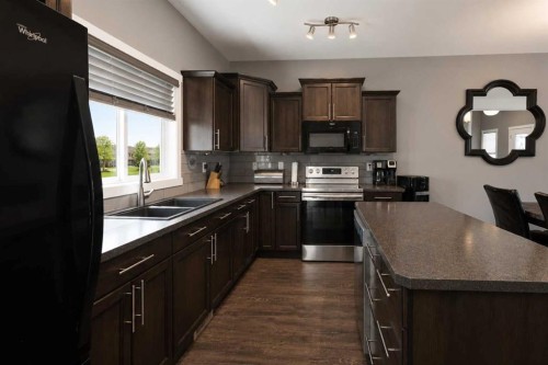 18 Hanson Green, Penhold, AB - Indoor Photo Showing Kitchen With Double Sink