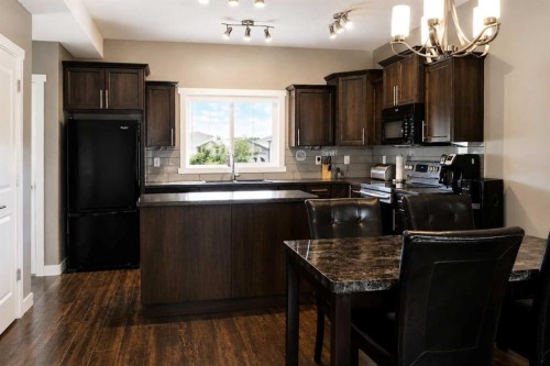 18 Hanson Green, Penhold, AB - Indoor Photo Showing Kitchen With Double Sink