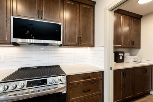 22 Napoleon Meadows Way, Innisfail, AB - Indoor Photo Showing Kitchen