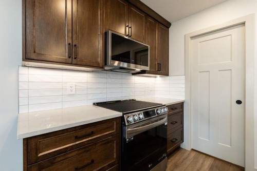 22 Napoleon Meadows Way, Innisfail, AB - Indoor Photo Showing Kitchen