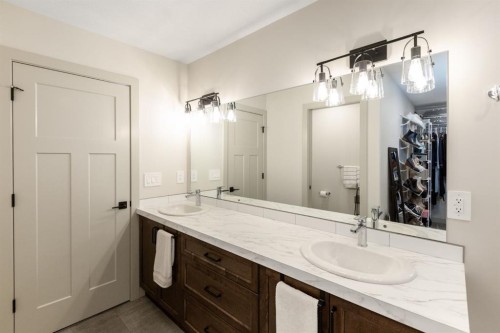 22 Napoleon Meadows Way, Innisfail, AB - Indoor Photo Showing Bathroom