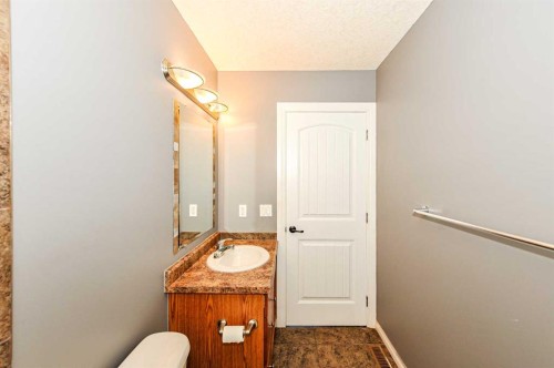35-6802 50 Avenue, Camrose, AB - Indoor Photo Showing Bathroom