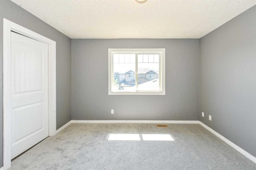 35-6802 50 Avenue, Camrose, AB - Indoor Photo Showing Other Room