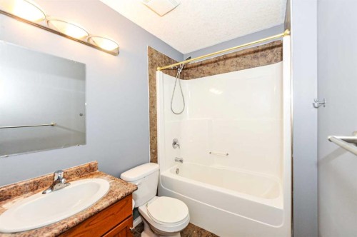 35-6802 50 Avenue, Camrose, AB - Indoor Photo Showing Bathroom