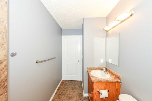 35-6802 50 Avenue, Camrose, AB - Indoor Photo Showing Bathroom