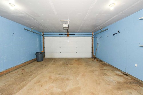 35-6802 50 Avenue, Camrose, AB - Indoor Photo Showing Garage