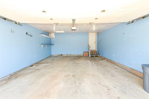 35-6802 50 Avenue, Camrose, AB - Indoor Photo Showing Garage