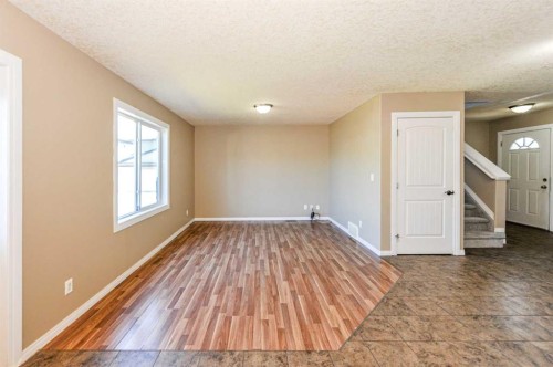 35-6802 50 Avenue, Camrose, AB - Indoor Photo Showing Other Room