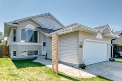 107 Landry Bend  Red Deer, AB T4R 0H3