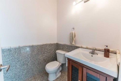 5140 51 Street, Lacombe, AB - Indoor Photo Showing Bathroom