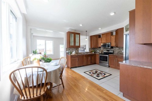 5140 51 Street, Lacombe, AB - Indoor