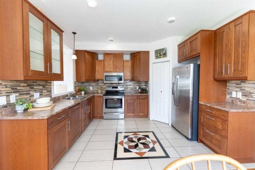5140 51 Street, Lacombe, AB - Indoor Photo Showing Kitchen With Double Sink