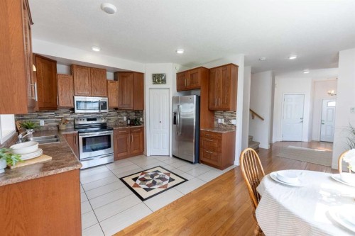 5140 51 Street, Lacombe, AB - Indoor