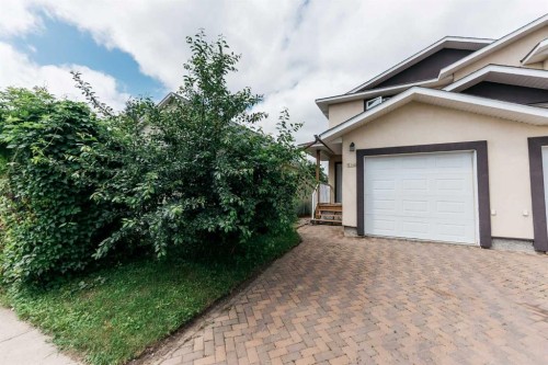 5140 51 Street, Lacombe, AB - Outdoor