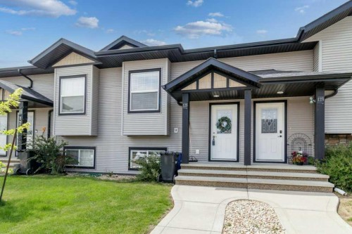 125 Henderson Crescent  Penhold, AB T0M 1R0