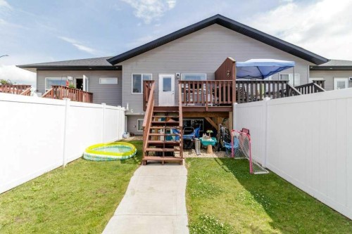 125 Henderson Crescent, Penhold, AB - Outdoor