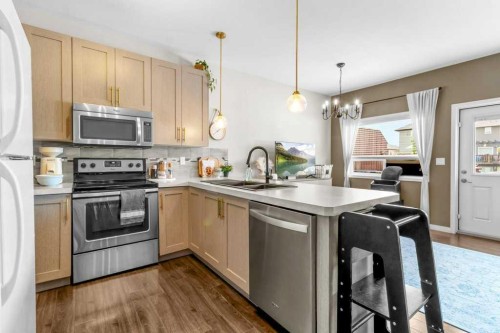 125 Henderson Crescent, Penhold, AB - Indoor Photo Showing Kitchen With Double Sink