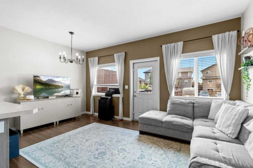 125 Henderson Crescent, Penhold, AB - Indoor Photo Showing Living Room