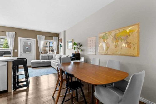 125 Henderson Crescent, Penhold, AB - Indoor Photo Showing Dining Room