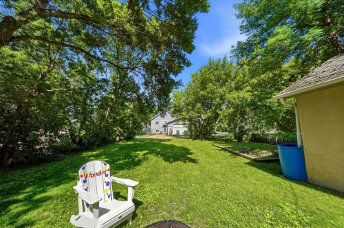 4730 49 Avenue, Lacombe, AB 