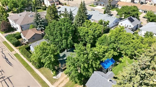 4730 49 Avenue, Lacombe, AB 