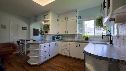 5105 Windsor Avenue, Coronation, AB - Indoor Photo Showing Kitchen