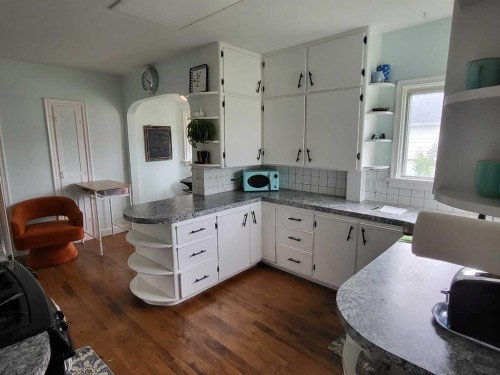 5105 Windsor Avenue, Coronation, AB - Indoor Photo Showing Kitchen