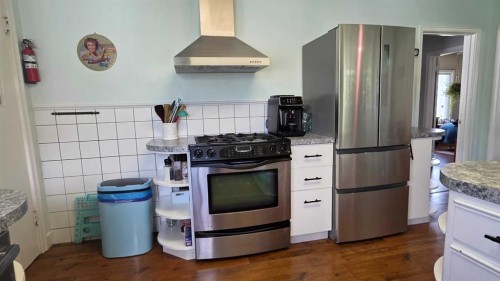 5105 Windsor Avenue, Coronation, AB - Indoor Photo Showing Kitchen