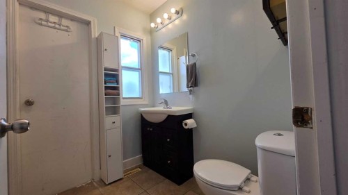 5105 Windsor Avenue, Coronation, AB - Indoor Photo Showing Bathroom