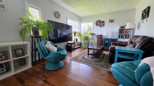 5105 Windsor Avenue, Coronation, AB - Indoor Photo Showing Living Room