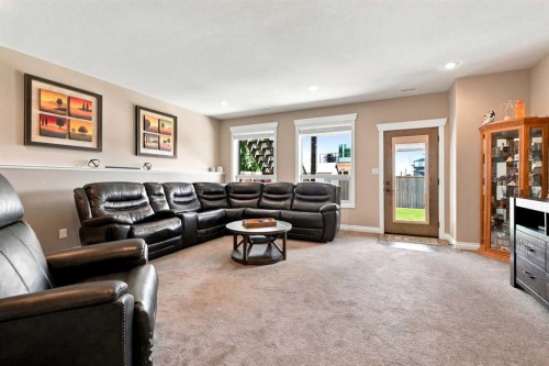 73 Maclean Close, Blackfalds, AB - Indoor Photo Showing Living Room