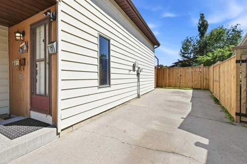 17 Gordon Street, Red Deer, AB 