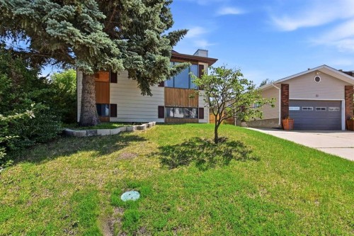 17 Gordon Street, Red Deer, AB 
