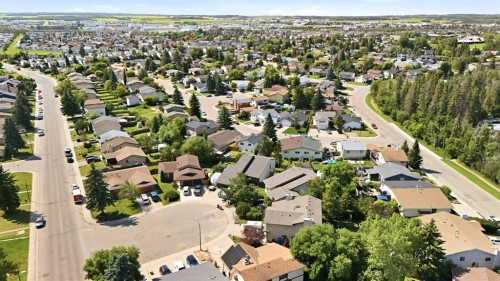 17 Gordon Street, Red Deer, AB 