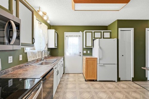 17 Gordon Street, Red Deer, AB 