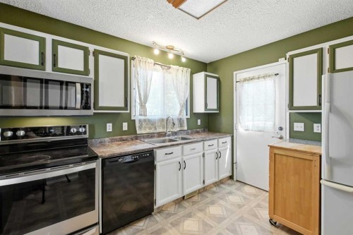 17 Gordon Street, Red Deer, AB 