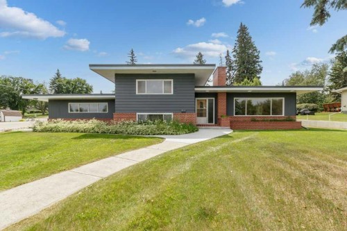 5307 48 Avenue  Sylvan Lake, AB T4S 1G5