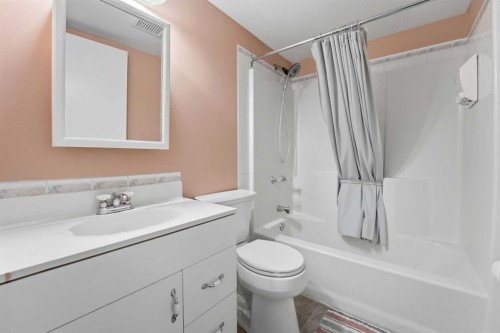 4901A Womacks Road, Blackfalds, AB - Indoor Photo Showing Bathroom