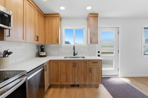 4901A Womacks Road, Blackfalds, AB - Indoor Photo Showing Kitchen