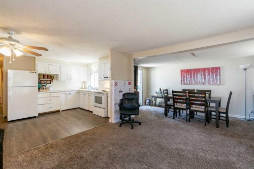 4 48A Street Close, Alix, AB - Indoor Photo Showing Kitchen