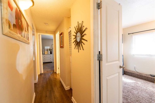 4 48A Street Close, Alix, AB - Indoor Photo Showing Other Room