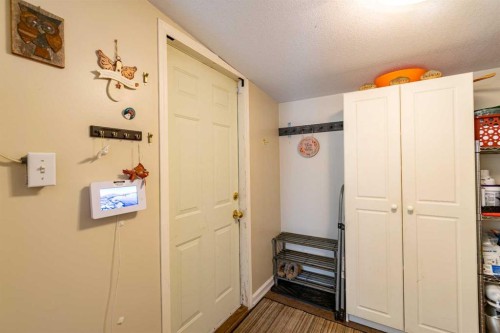 4 48A Street Close, Alix, AB - Indoor Photo Showing Other Room