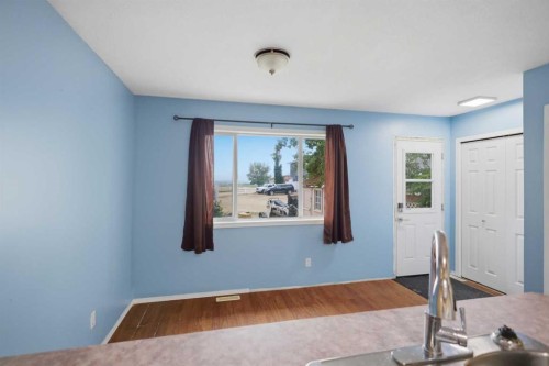 4808 Landsdown Avenue, Blackfalds, AB - Indoor