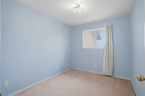4808 Landsdown Avenue, Blackfalds, AB - Indoor Photo Showing Other Room